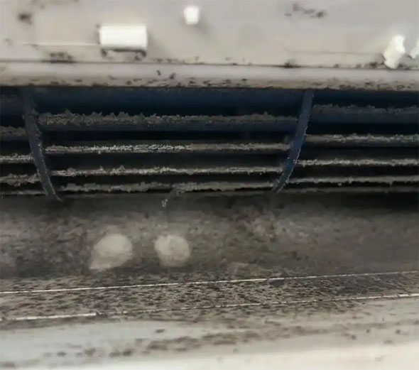 潮安空调吹的风有股烧焦味是怎么回事